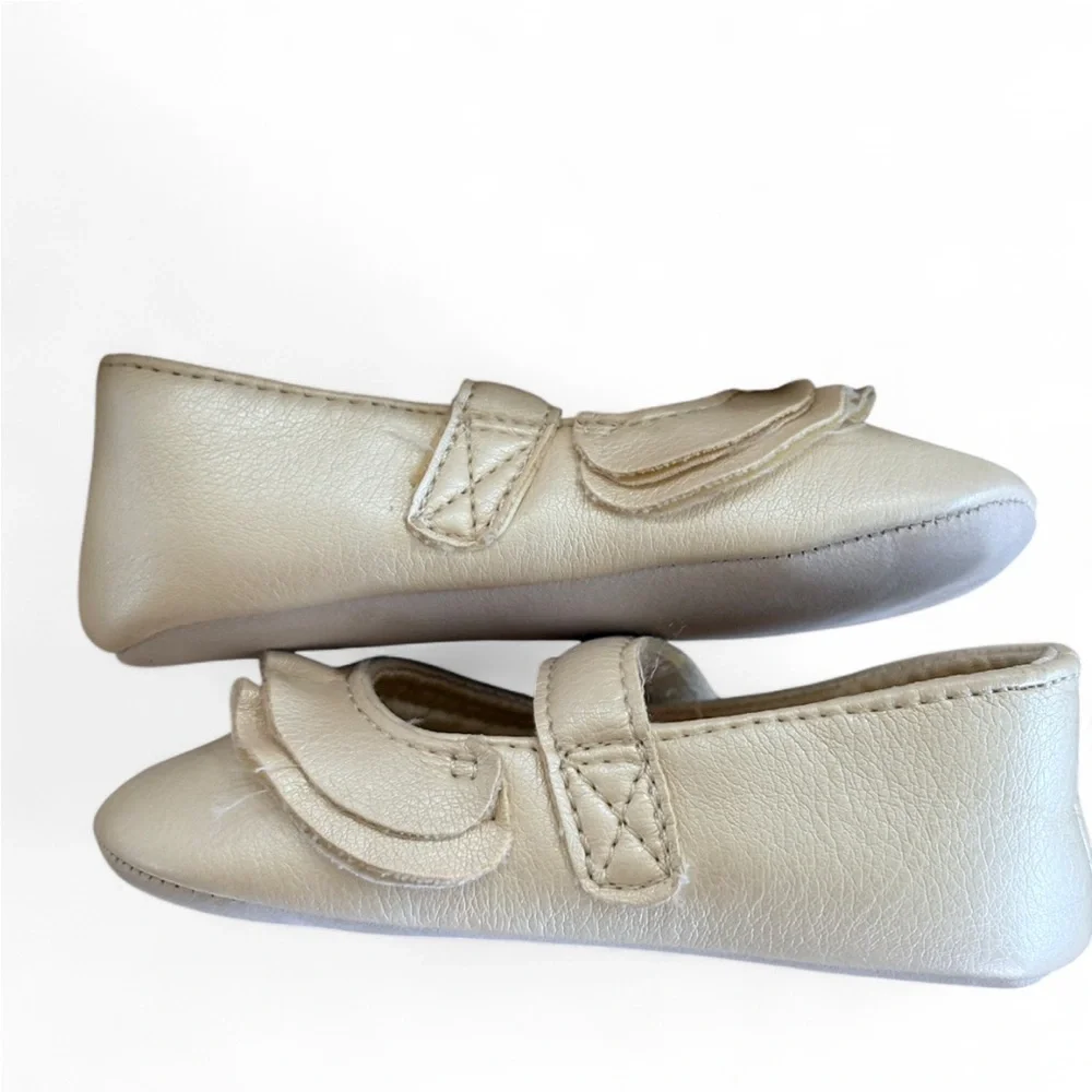 Robeez Metallic Pearl Gold Mary Janes with Ruffle